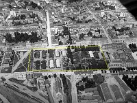 Panorama Donjeg grada između Klaićeve i Kršnjavoga 1928. godine. Pogled iz ptičje perspektive na Srednjoškolsko igralište